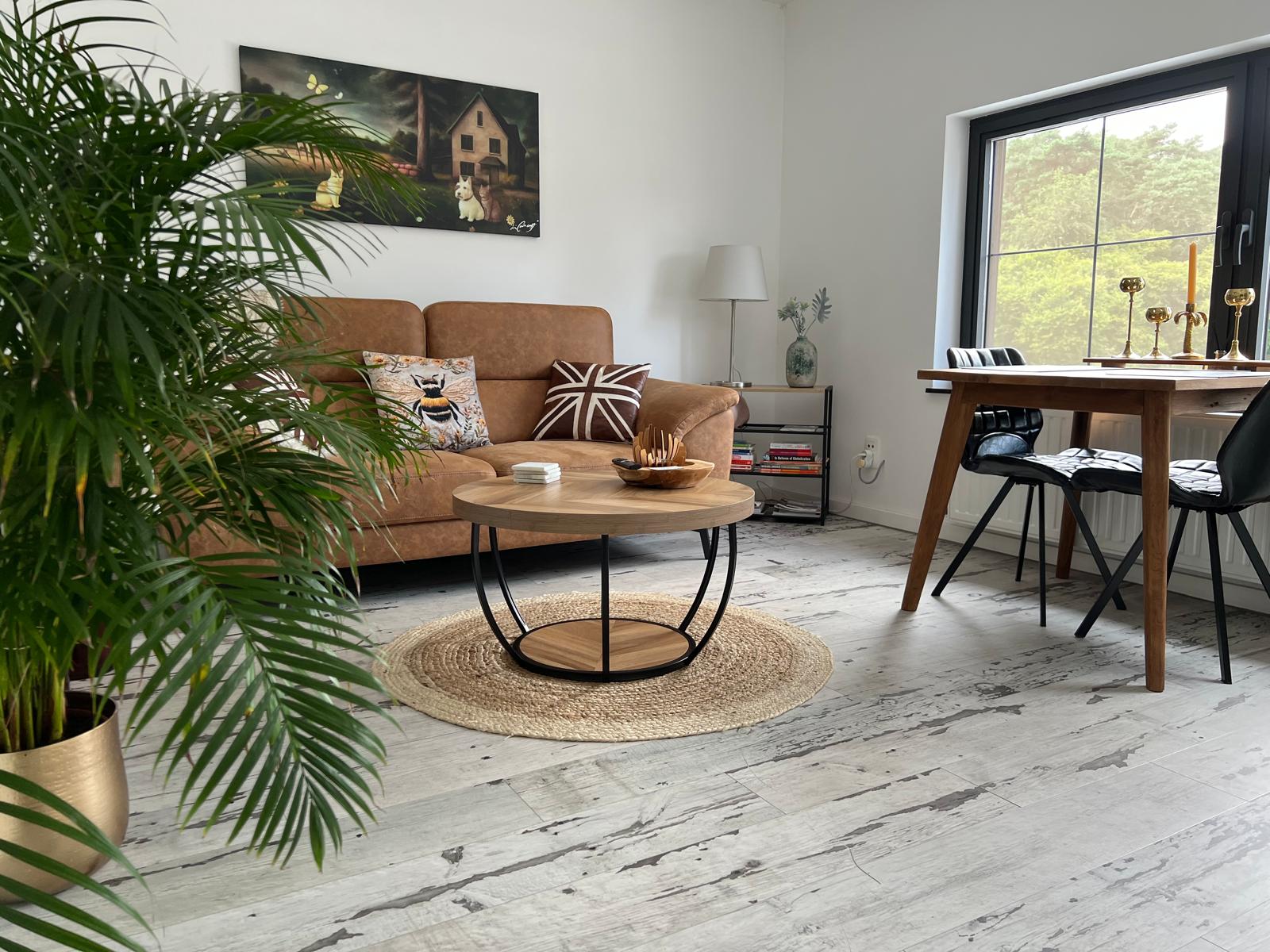 Gezellige woonkamer met televisie